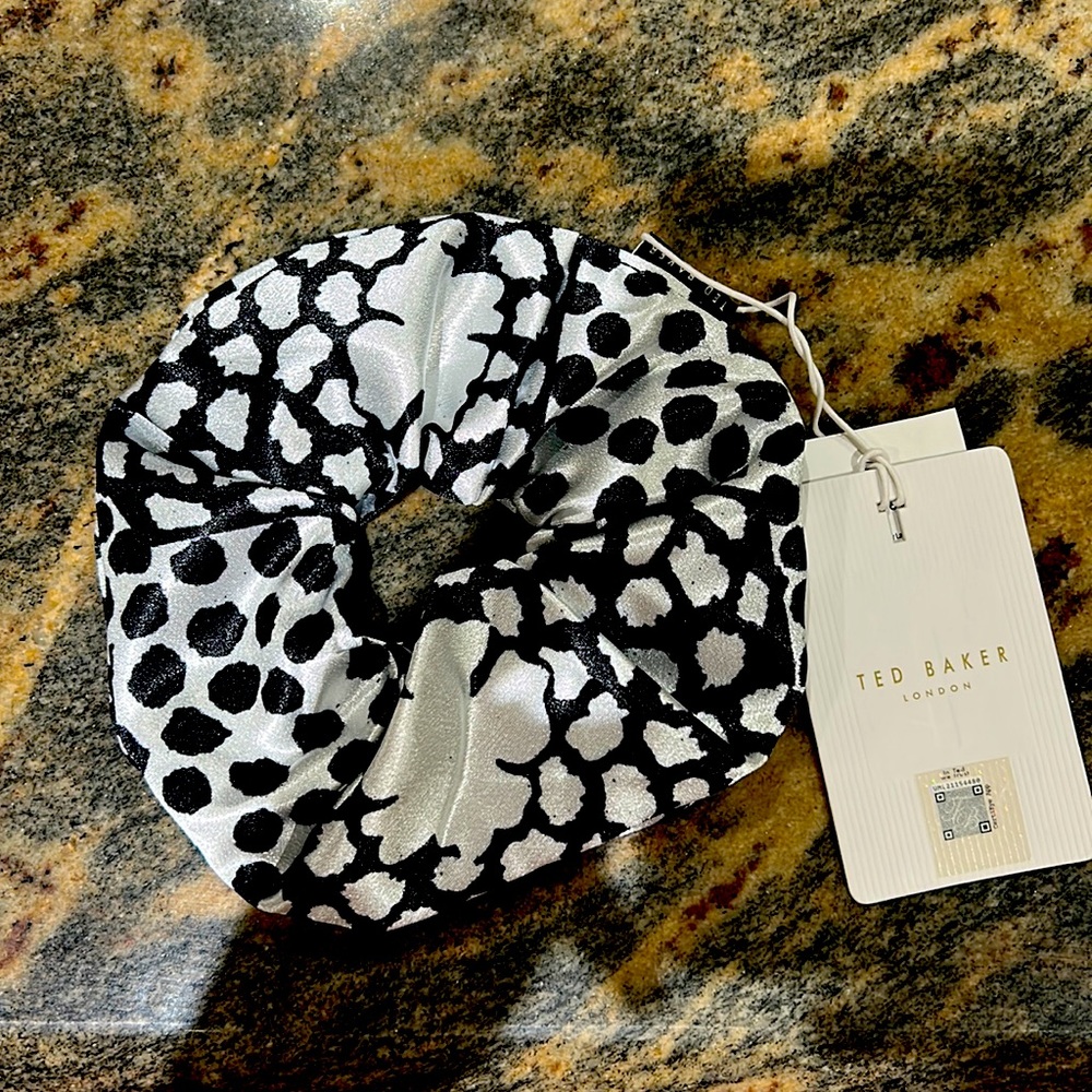 Ted Baker London Hair Scrunchie in Black and White Spots